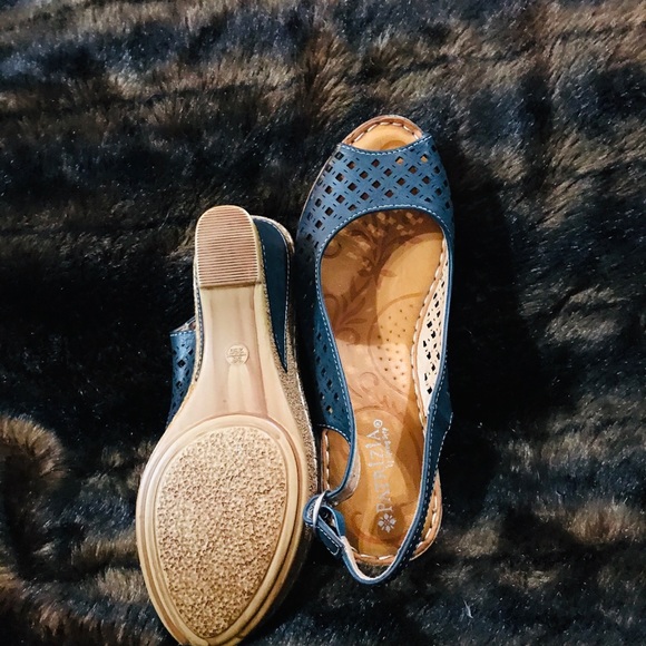 Shoes - Picture 2 of 3